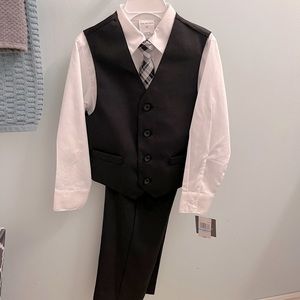 5T BOYS SUIT, 4 PIECE!